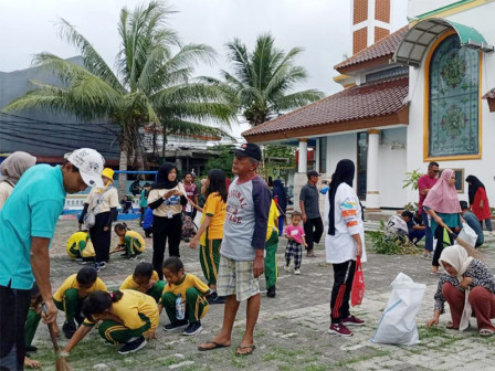  Tim Penilai Lomba Jakarta Gotong Royong Kunjungi Kelurahan Pulau Panggang