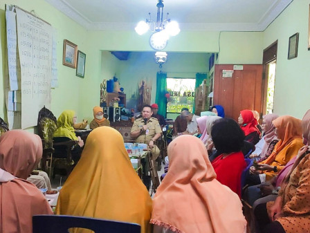 Pertin PKK di Matraman Diwarnai Pelatihan Angklung 