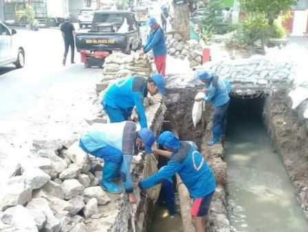 Saluran di Jalan Batu Ceper Diperbaiki Satpel SDA Kecamatan Gambir