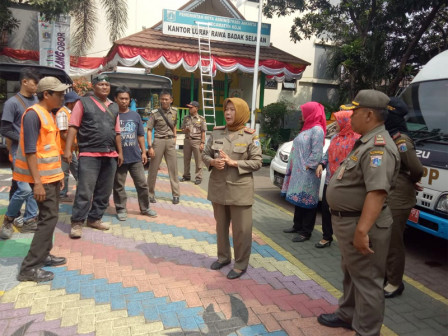 Bangunan Tak Berizin di Rawa Badak Selatan Ditertibkan