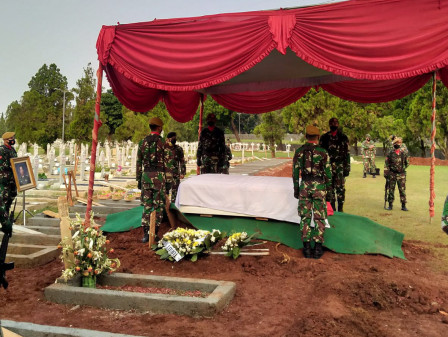 Tembakan Salvo Iringi Pemakaman Jenderal TNI Kehormatan (Purn) Soerjadi Soedirdja