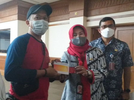  94 Buruh di Jakbar  Diberikan Kartu Pekerja Jakarta 