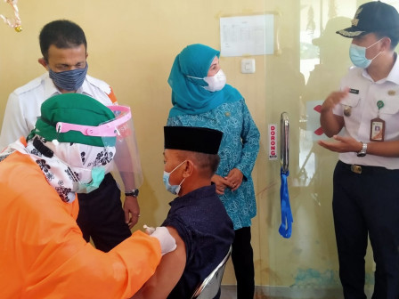 Wali Kota Jaktim Tinjau Vaksinasi di RPTRA Garuda Cilangkap