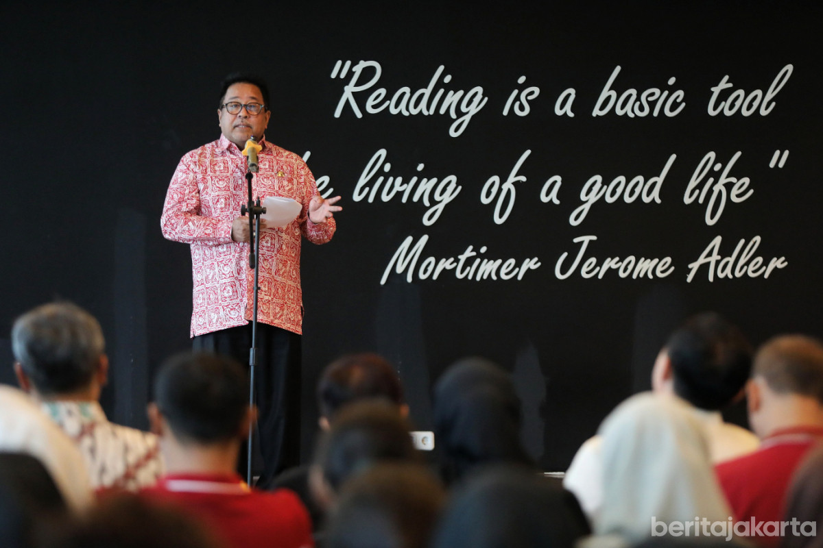 Rano Karno membuka dan memberikan sambutan pada Seminar Internasional di Universitas Kalbis