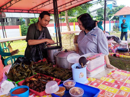 UPRS Jatinegara Kaum Adakan Bazar Kuliner dan Kriya