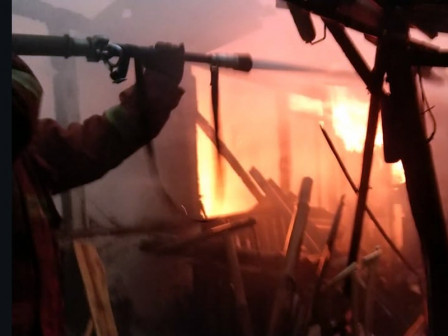 Kebakaran di Pondok Kelapa Berhasil Dipadamkan Petugas