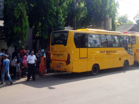 Bus Sekolah Antar Warga Bukit Duri ke Rusun Rawa Bebek