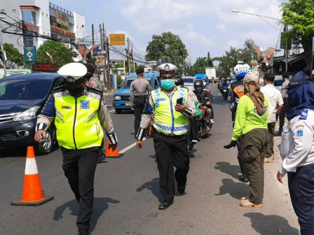 Tak Dilengkapi SIKM, 62 Kendaraan Diputar Balik di Jl Raya Bogor