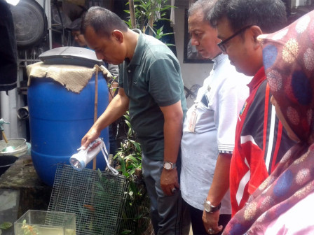 Camat Kebon Jeruk Pimpin Gerebek Sarang Nyamuk di Kedoya Selatan