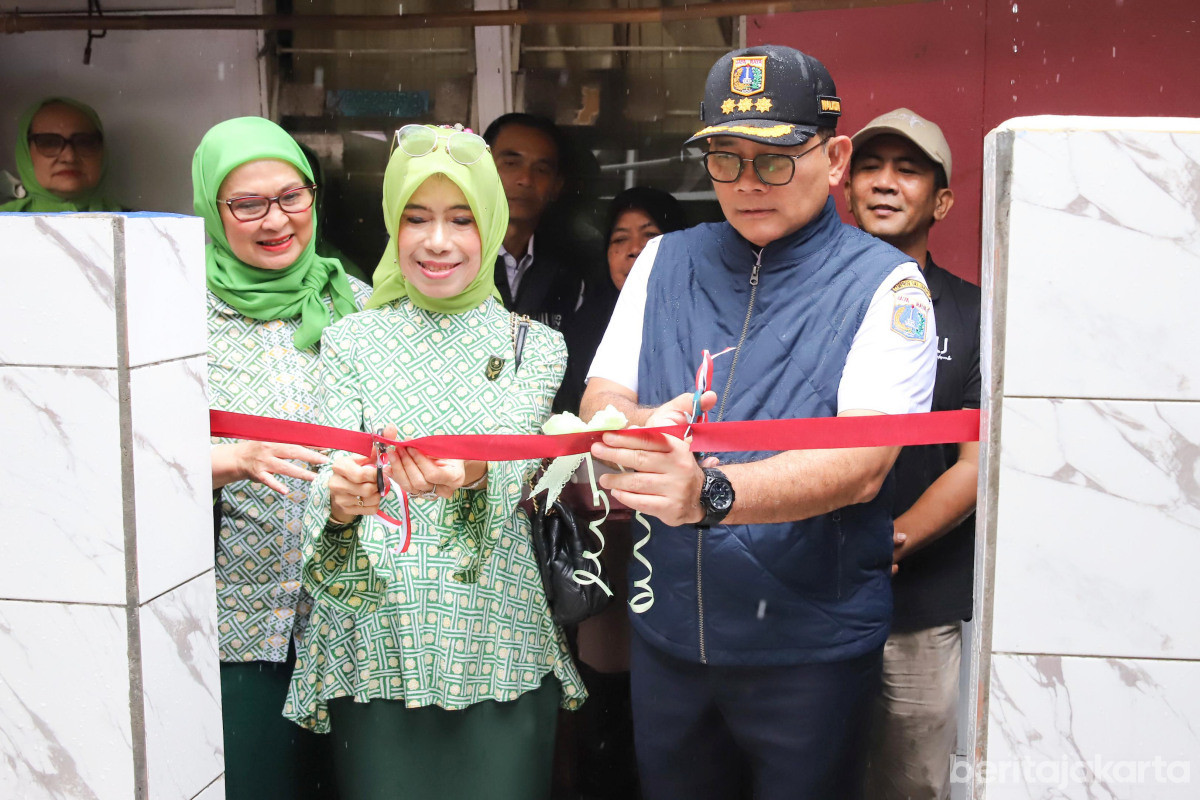 Wali Kota Jakpus Resmikan MCK Komunal di Pegangsaan 