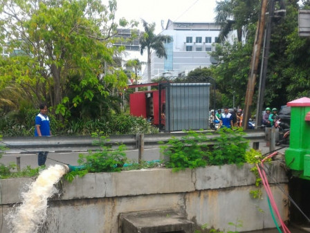 Atasi Genangan di Kawasan Kelapa Gading, Pemkot Jakut Fungsikan Rumah Pompa dan Mobil Pompa Portable