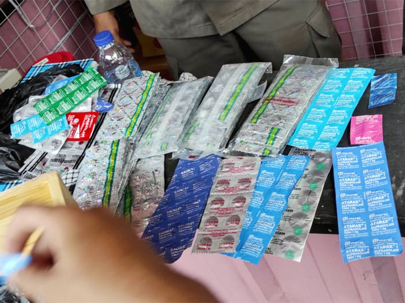  Satpol PP Jagakarsa Musnahkan 1.011 Obat Ilegal di Jagakarsa