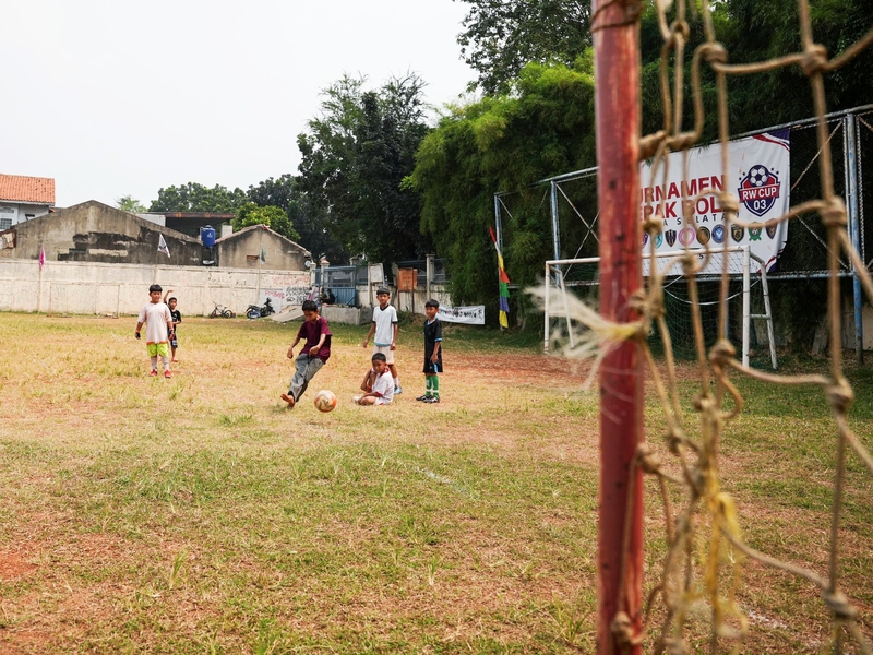 Sudinpora Jakbar Pastikan Lapangan Sepak Bola Kedoya Tetap Pada Fungsinya