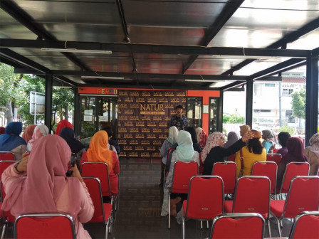 Warga Apresiasi Pelatihan Perawatan Rambut di RPTRA Dewi Shinta