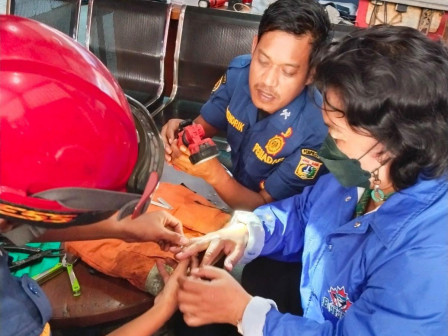 Cincin Tersangkut Dijari Warga Berhasil Dilepas 