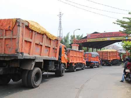 Antisipasi Antrian Truk Pengiriman Sampah Dibagi 3 Shift