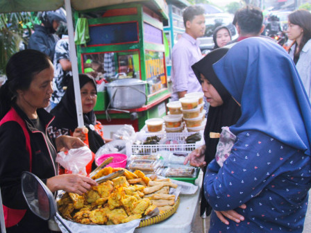 Ngabuburit Berburu Takjil di Pasar Shanta