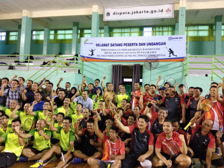  Pasar Induk Kramat Jati Gelar Pertandingan Badminton
