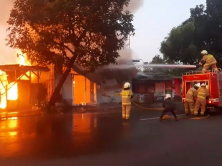 Sudin Gulkarmat Jaktim Berhasil Padamkan Kebakaran di Ceger