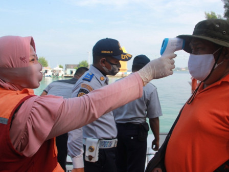 Satpol PP Gelar Pengawasan Protokol Kesehatan di Dermaga Utama Pulau Harapan