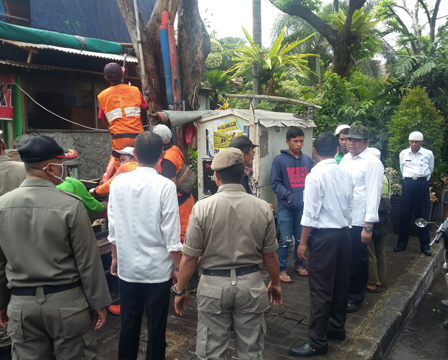 15 Gerobak PKL Diangkut di Tanjung Priok