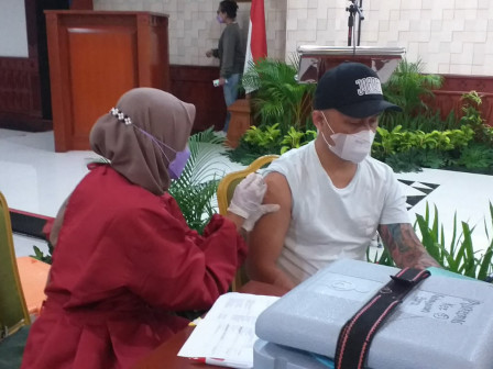  500 Warga Jadi Target Vaksinasi di Kantor Pemkot Jaksel 