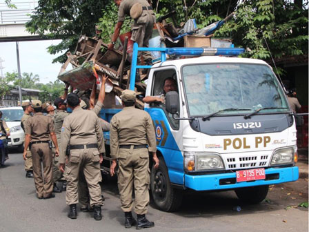  25 Lapak PKL di Daan Mogot KM 13 Ditertibkan