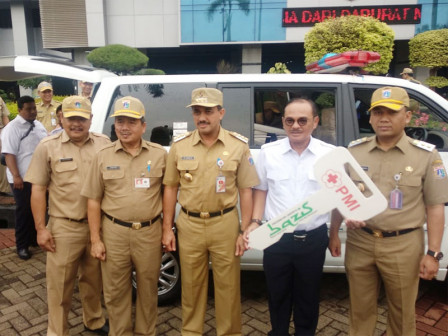  Wali Kota Serahkan Bantuan Mobil Jenazah ke PMI Jakarta Timur 