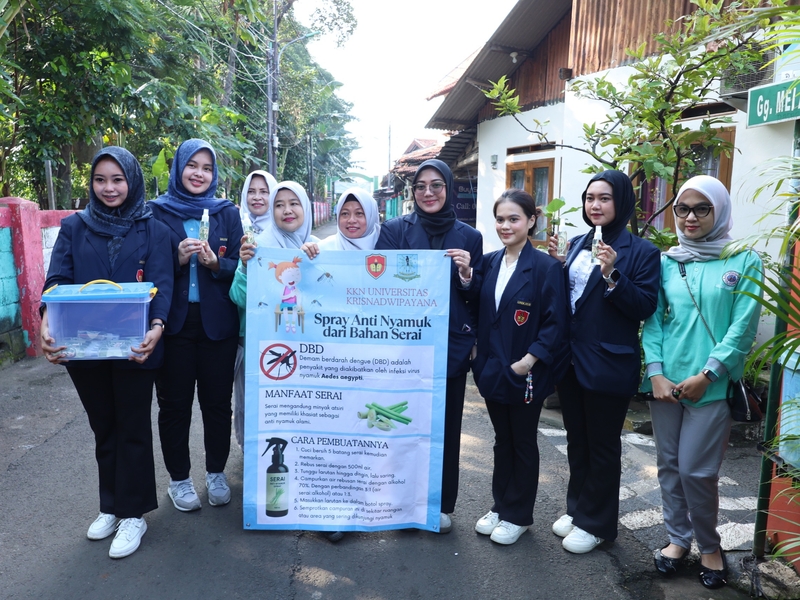 Mahasiswa Ikut PSN di RW 09 Cipinang Melayu