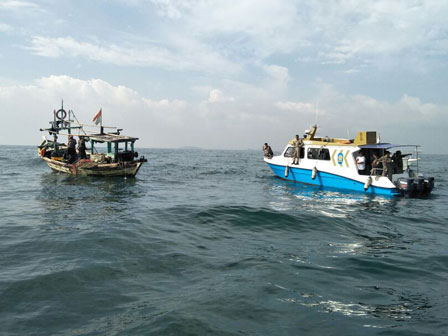 Satpol PP Sosialisasi Nelayan Cantrang di Perairan Kepulauan Seribu Selatan 