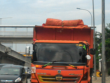 Sopir Truk Sampah Tuntut Uang Pembayaran Tol Dicairkan