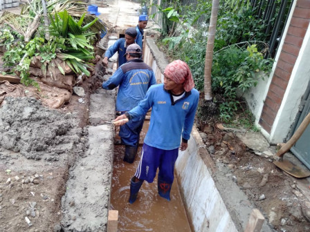 Saluran Air di Jl Danau Matana Diperbaiki