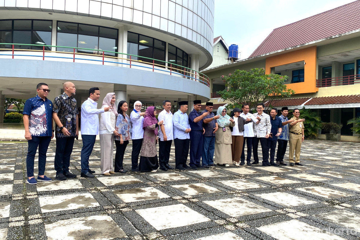 Komisi E DPRD DKI Jakarta melakukan kunjungan ke SMAN MH Thamrin