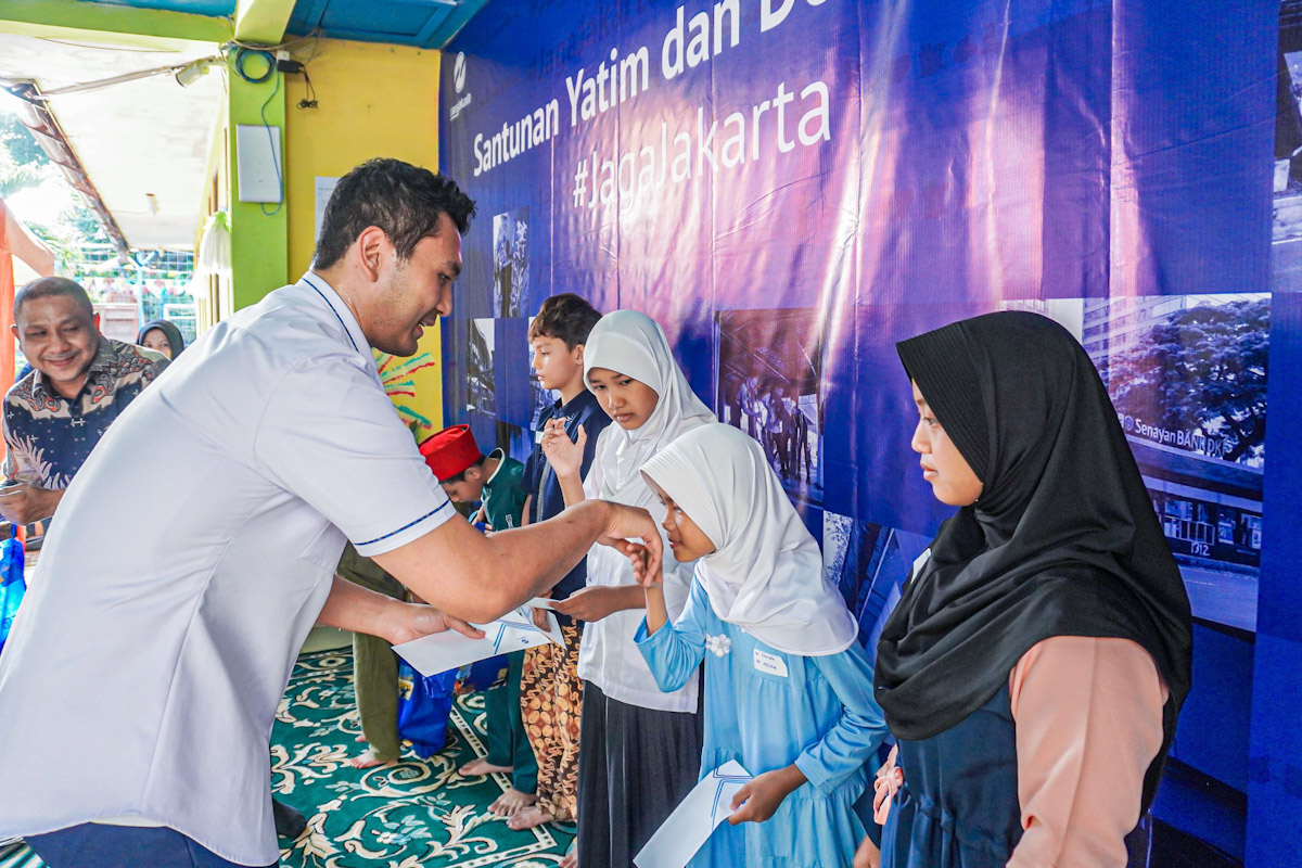 https://multimedia.beritajakarta.id/photo/2014_508c75c8507a2ae5223dfd2faeb98122/Transjakarta menyantuni 100 anak yatim sebagai salah satu rangkaian Hari Harpelnas