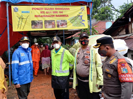  Plt Walkot Jaksel Monitoring Banjir di Kelurahan Bangka 