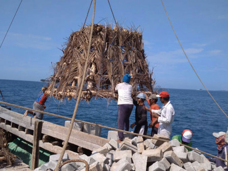  Rehabilitasi Sumberdaya Perikanan 48 Rumpon Ditenggelamkan di Pulau Tidung 