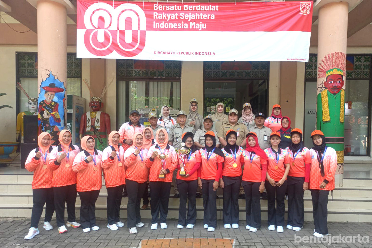 Tim Kelurahan Susukan meraih dua penghargaan pada Lomba Senam Kreasi Dispora DKI Jakarta