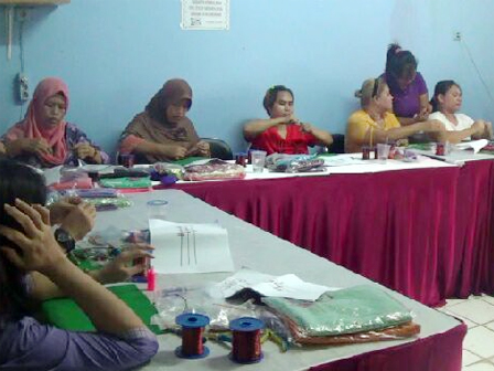 20 Warga Rusun Marunda Ikuti Pelatihan Membuat Kerajinan Tangan