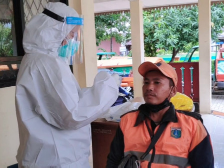 23 Pegawai Kelurahan Tengah Jalani Swab PCR Massal