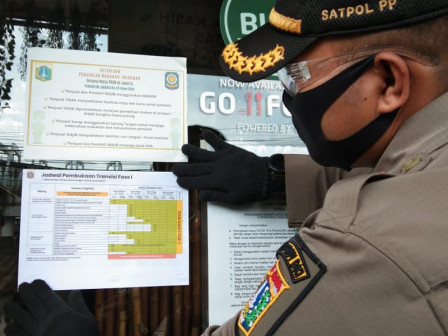50 Petugas Gabungan Lakukan Pengawasan PSBB di Pulogadung