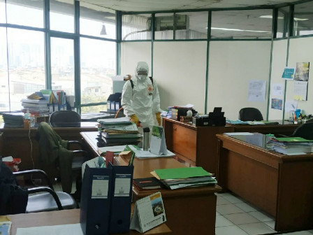 Kantor Mitra Praja Disemprot Cairan Disinfektan