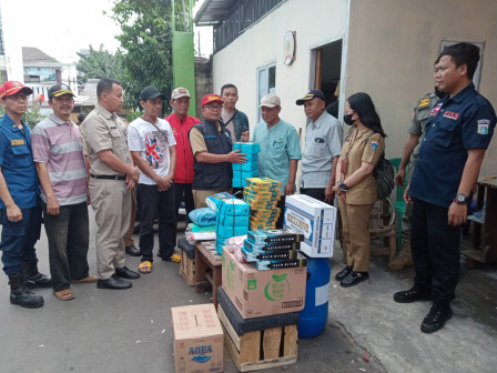 Sudinsos Jaktim Kembali Berikan Bantuan Penyintas Kebakaran di Cakung 