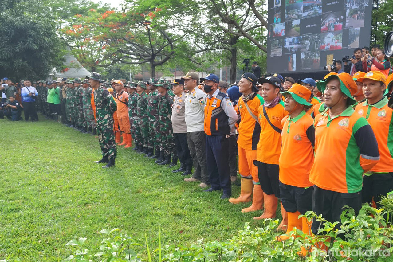 Ribuan Personel Gabungan Kerja Bakti Bersihkan Waduk Ria Rio 