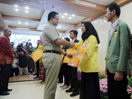  Gubernur Anies Berikan KJMU Kepada 5.061 Mahasiswa di 90 PTN se-Indonesia
