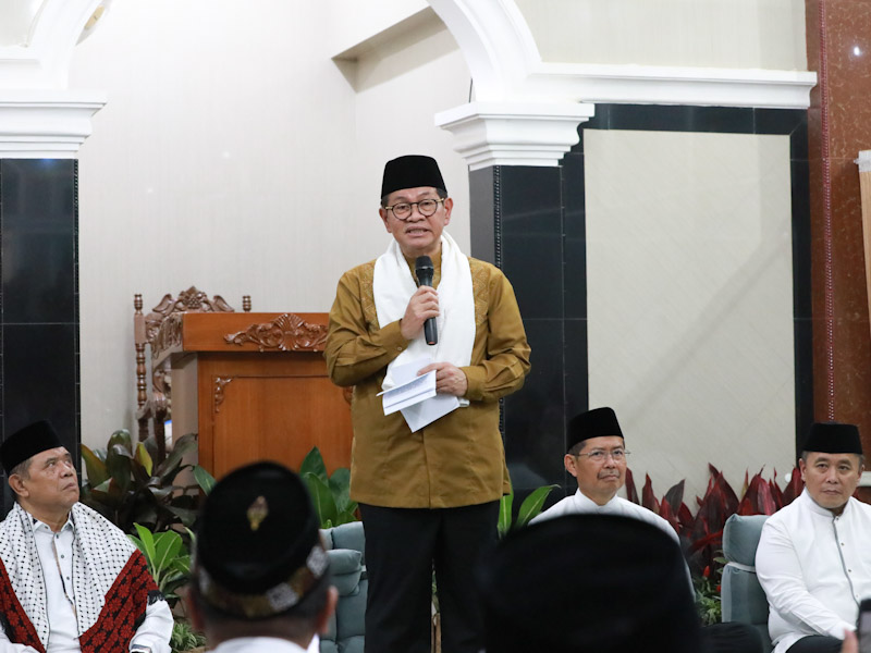 Gubernur Buka Puasa Bersama Warga Kebon Singkong 