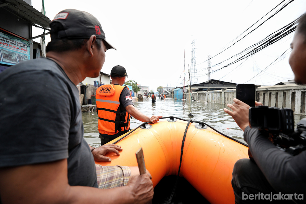Warga pesisir jakarta diminta waspada rob