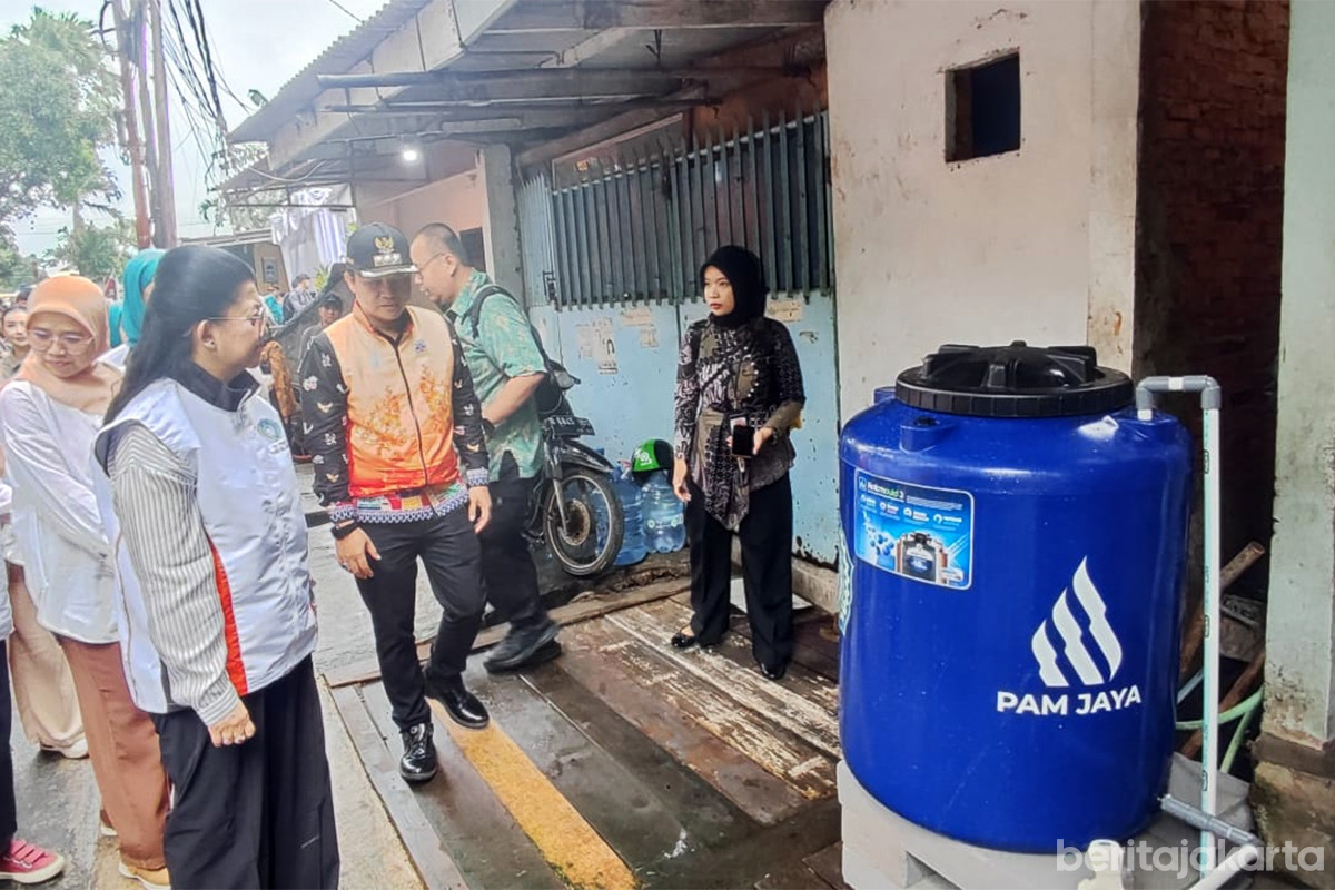  TP PKK DKI dan PAM Jaya bagikan toren gratis