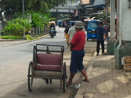 Pasar Cengkareng Kembali Marak Becak