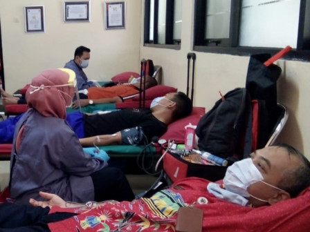  67 Warga dan ASN Kelurahan Lubang Buaya Ikuti Donor Darah