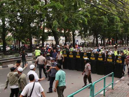  Usai Resmikan RPTRA, Rombongan Gubernur Diadang Sekolompok Massa